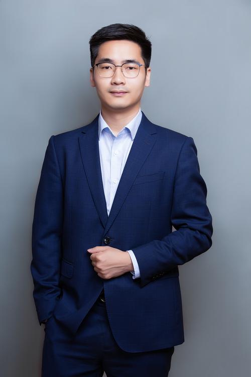 杨小琦 视觉与舞美负责人